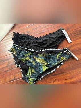 NWT VICTORIA'S SECRET Capri Ruffle Cheeky Swim Bikini Bottoms Bundle size M